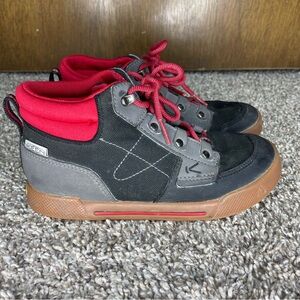 Keen Wesley High Top Shoe Youth Black and Red Size 1